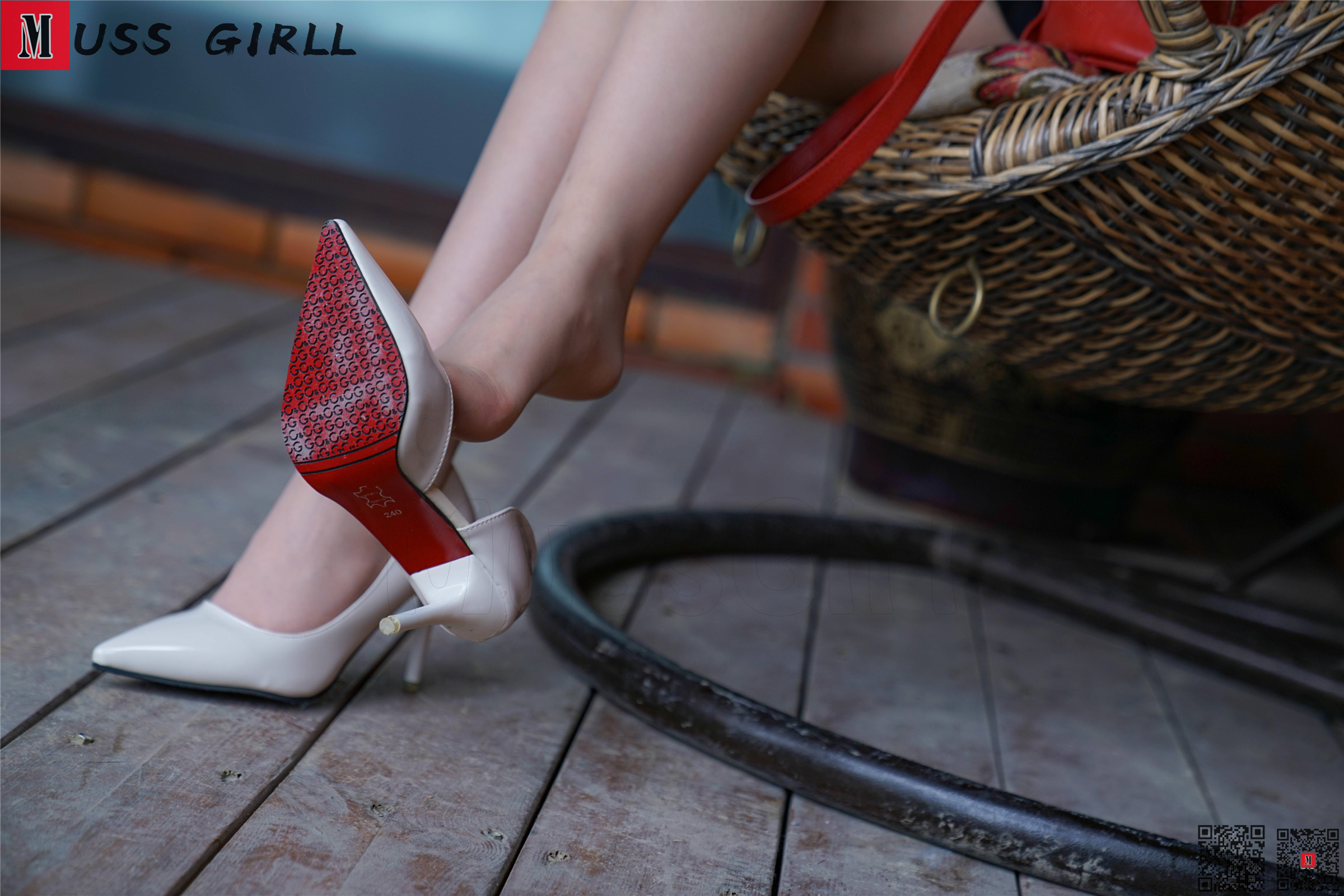 MussGirl慕丝女郎  NO.158 吊椅百褶裙肉丝